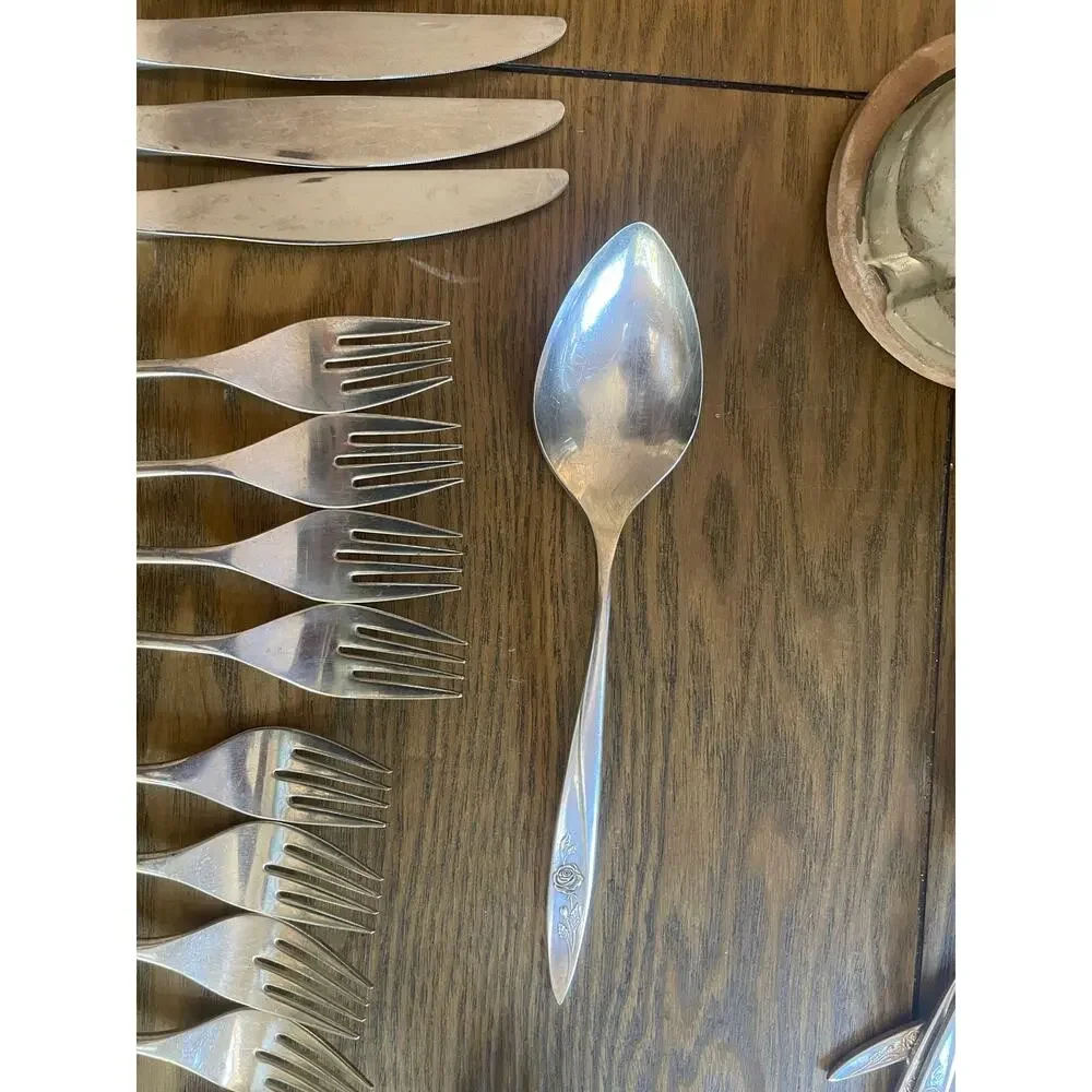 Oneida Community Morning Rose Silverplate Flatware 22 Pc Service for 4